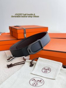 款 Jockey 精品五金 搭配进口双面哑光小牛皮 宽度38Mm 以其精湛工艺高品质材料和经典设计备受推崇 是男士腰带顶级选择 简约大气 适合商务和休闲场合 产