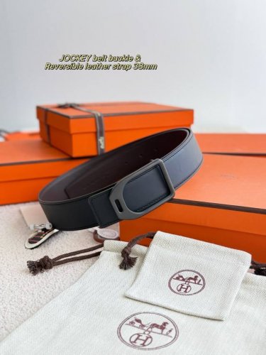 款 Jockey 精品五金 搭配进口双面哑光小牛皮 宽度38Mm 以其精湛工艺高品质材料和经典设计备受推崇 是男士腰带顶级选择 简约大气 适合商务和休闲场合 产