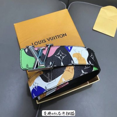 驢家 寬度40Mm Ss今季專櫃在售新品 男士系列 面浮雕有品牌花紋 配以原廠純黑色小牛皮 搭配精緻光面搭扣！雙面用
