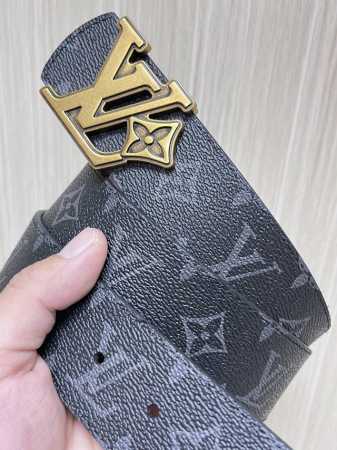 特 4.0Mm当季新款 一面一面帆布印格，一面小牛压花，搭配花朵精品扣头做工精细，质量保证。 - 点击图像关闭