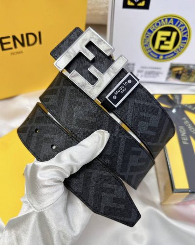 皮带：Fendi.芬迪..顶级原单复刻. 腰带：百分百头层牛皮，保证真皮。双层Ff陶瓷工艺镶嵌设计24K纯钢扣，永不掉色涂鸦彩绘图案艺术正反双面使用商场专柜同等