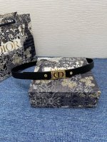 30 Montaigne Treasure 腰带550107 20 毫米黑色光滑牛皮革 编号: B0699Qmod_M900。 这款 30 Montaigne