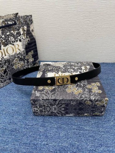 30 Montaigne Treasure 腰带550107 20 毫米黑色光滑牛皮革 编号: B0699Qmod_M900。 这款 30 Montaigne