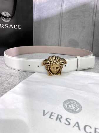 宽度4.0Cm Versace 范思哲此款柔软的皮带饰3D美杜莎腰带扣，可搭配正装或休闲牛仔装。 - 点击图像关闭