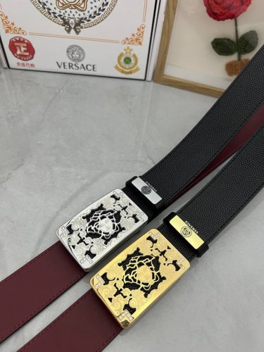 品名：Versace.范思哲 材质：原单牛皮腰带 百分百头层牛皮腰带保证真皮，24K纯钢扣，专柜原单品质、做工精细，时尚大牌，送人自用首选 包装： 请认准如图专