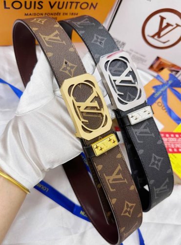皮带：Lv..路易..威登顶级复刻. 腰带：原单品质百分百头层牛皮，保证真皮。雕花镂空工艺.真空电镀.永不掉色.24K纯钢扣头层老花，黑格，棕格，黑花，格仔系列
