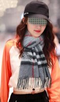 120%羊绒 巴宝莉2025情侣款最爆款 采用内蒙古山羊绒 男女士情侣款围巾太美了让人耳目一新的感觉 手感柔软舒适，棒棒哒加上精美Logo刺绣高端大气，值得必备