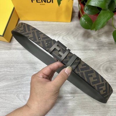 Fendi芬迪专柜同款 宽4.0Cm 双环正反用腰带 Ff按钉搭扣 灰色Cuoio Romano皮革材质 反面面料带有烟草黄和黑色Ff图案 四方金属饰面 时尚经
