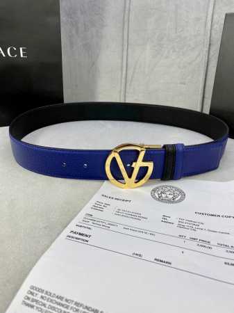 宽度4.0Cm Versace 范思哲 此款两面用皮革腰带的搭扣饰有品牌标志性的金 银色闪光virtus五金配件。 - 点击图像关闭