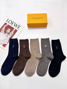 配包装 DDD 一盒5 双 男士福利款 DDD Lv 路易威登 经典刺绣字母Logo 羊绒混纺中筒袜 ，软糯亲肤，Ins超火爆配色 ，秋冬潮人必备 ，个性时尚百