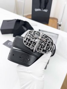 克罗心 宽度4.0Cm 是一款明星网红爱不释手品牌； 采用精选双面头层牛皮制作， 由选料到制作都是经过精心筛选， 搭配复古五金元素点缀。 呈现出独特、个性、潮流