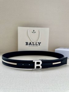 Bally巴利 专柜新款荔枝纹皮 男士休闲布配皮双用腰带 宽3.4Cm这款帆布腰带饰以蓝色和奶油色迷幻火车条纹，搭配蓝色皮表面，B字 搭扣更显纤细，采用钛金属色