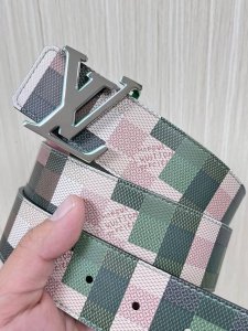 4.0宽双面进口牛皮，印花，搭配精品三层底绿扣。休闲，简单，时尚大方，官网对版。迷彩