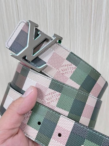 4.0宽双面进口牛皮，印花，搭配精品三层底绿扣。休闲，简单，时尚大方，官网对版。迷彩