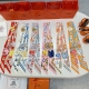 爱马仕Hermes “甜蜜的鞍具”Twilly小丝巾Twilly 小丝巾 100%桑蚕丝 重磅18姆米斜纹面料这款小巧的真丝配饰佩戴方式千变万化，可为您的日常造
