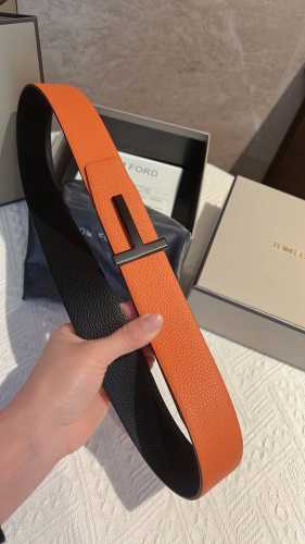 Tomford汤姆福特男士T字搭扣双面腰带，不一样的精致生活，不随大流拥有自己的时尚审美，一道独特的亮丽风景，彰显自我。4.0Cm