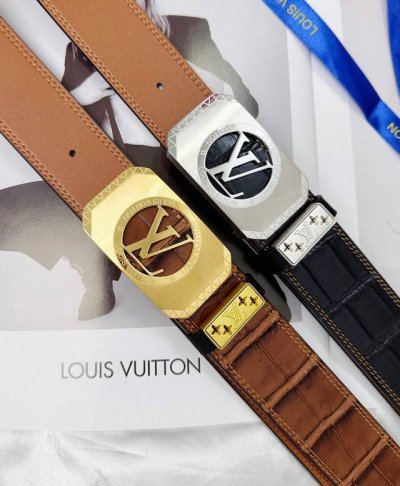 皮带：Lv..路易..威登顶级原单复刻. 腰带：百分百头层牛皮，保证真皮。雕花镂空设计24K纯钢扣.永不掉色进口原厂鳄鱼皮纹路.纯手工双线缝制工艺双面两用专柜同