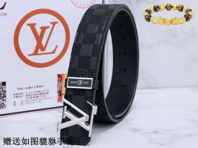 皮带：Lv..路易..威登原单 腰带：百分百头层牛皮，保证真皮。24K纯钢扣双面可用专柜同等质量， 送人自用首选 包装： 请认准如图专柜包装，赠送打孔器，银联发
