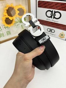 品名：菲拉格幕 原单 材质：原单牛皮腰带 百分百头层牛皮腰带保证真皮，24K纯钢扣，专柜原单品质、做工精细，时尚大牌，送人自用首选包装： 请认准如图专柜包装赠送