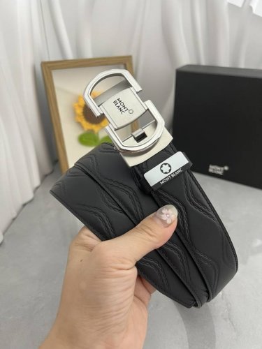 品名：万宝龙 Montblanc 自动带 材质：原单牛皮腰带 百分百头层牛皮腰带保证真皮，24K纯钢扣，专柜原单品质、做工精细，时尚大牌，送人自用首选 包装：