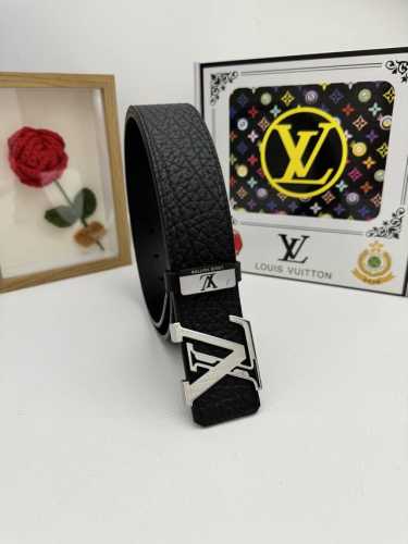 品名：Lv..路易..威登原单 材质：原单牛皮腰带 百分百头层牛皮腰带保证真皮，24K纯钢扣，专柜原单品质、做工精细，时尚大牌，送人自用首选 包装： 请认准如图