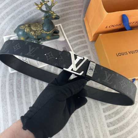 Lv 特种皮腰带系列 ，原厂五金精品不锈钢扣，手感柔软舒适 宽3.8Cm。 - 点击图像关闭