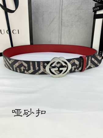 特 宽度4.0Cm Gucci 双面腰带，一侧为gg Su E帆布，反面一侧为枣红色头层小牛皮。配以互扣式双g带扣。 - 点击图像关闭