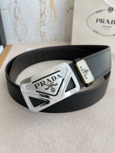 品名：普拉达.prada 原单腰带 皮带 型号：挂扣，经典纯钢材质挂扣，头层牛皮，图片实物拍摄 材料：百分百头层牛皮，保证真皮。24K纯钢扣双面可用专柜同等质量