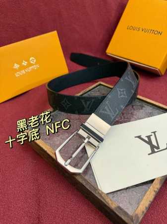 Lv 3.5腰带，Slender 可翻转皮带线条流畅，风格现代，具备无与伦比的多样性。采用深沉的印花皮革制成，一侧表面光滑，另一侧则压印有Monogram图案。 - 点击图像关闭