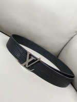 特 Lv Initiales 40 毫米双面腰带 进口小牛皮材质柔软手感 一面大水波纹 一面经典压花纹