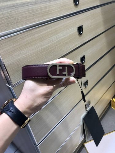 配送专柜包装 打孔针 特批 宽30Mm，原单进口双面头层牛皮，搭配原单钌钯电镀F扣，支持Nfc手感.油边近乎完美，原产皮料定制，质感无可挑剔，出众的细节，高清实