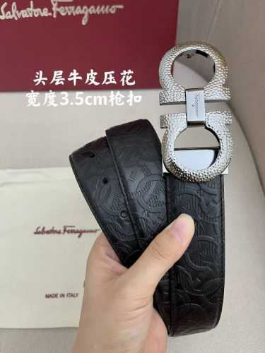 Ferragamo菲拉格慕男士专柜对版金属扣，头层牛皮双面外用腰带，商务通勤休闲场合均适合佩戴。3.5Cm