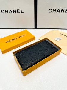 颜色 黑尺寸 19X10牛皮压花 路易威登百年经典传承 经典的外观 内设三个隔层 8个卡片槽 可轻松放入现金 各种消费卡 单据等等，内外更有安全拉链开合 大小抓