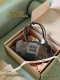 配盒 Size：28*13Cm Miumiu拼皮家族又来新配色啦 补丁拼皮保龄球拼皮补丁设计一眼惊艳 狠狠拿捏住了实用又有态度 越用越爱 Miumiu保龄球 公