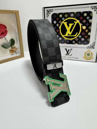 品名：Lv..路易..威登 材质：原单牛皮腰带 百分百头层牛皮腰带保证真皮，24K纯钢扣，专柜原单品质、做工精细，时尚大牌，送人自用首选 包装： 请认准如图专柜 - 点击图像关闭