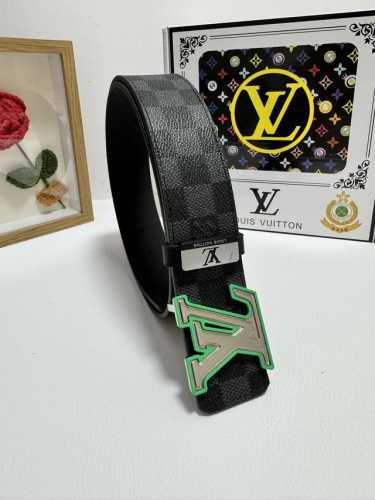 品名：Lv..路易..威登 材质：原单牛皮腰带 百分百头层牛皮腰带保证真皮，24K纯钢扣，专柜原单品质、做工精细，时尚大牌，送人自用首选 包装： 请认准如图专柜