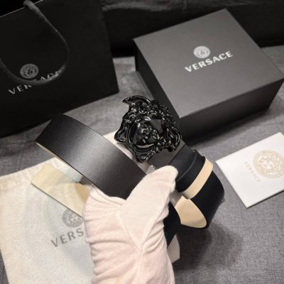 范思哲 宽4.0Cm 新款 双面皮革腰带，饰有珐琅Greca搭扣。Greca五金配件 双面搭扣