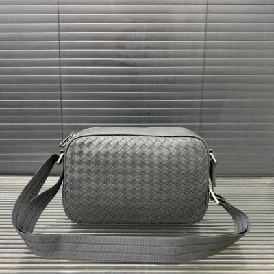 Bottega Veneta 葆蝶家 Bv 手工编织 多功能牛皮男士相机包 单肩包 斜挎包 经典百搭 实物拍摄 原厂原版面料 配送防尘袋 礼盒 25 X 15