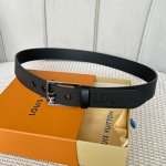 特P210 寬：35Mm Louis Vuitton 男士原單腰帶 老鼠貨 寬度35毫米 專櫃正品編碼 今季首推末端腰帶五個孔全部配以金屬字 雙面進口小牛皮 搭
