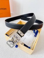 品名：Lv..路易..威登 腰带原单自动带 皮带 型号：自动扣，纯钢材质自动扣，头层牛皮自动带身，实物拍摄材料：百分百头层牛皮，保证真皮。24K纯钢扣，永不掉色