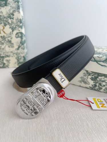 品名：迪奥. Dior 腰带自动带 皮带 型号：自动扣，纯钢材质自动扣，自动带身，图片实物拍摄 材料：百分百头层牛皮，保证真皮。24K纯钢扣专柜同等质量， 双面