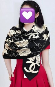 上新2025 香奈儿 太美了 双面同色 经典茶花帽子设计优雅风 ~气质到骨子里 香奶奶新一季的面料超高级，真心超级柔软，丝丝顺滑 韧性很强 不容易被轻易勾丝！今
