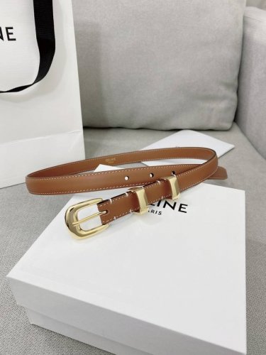 特 赛琳.Celine 全套包装 女神必备原单腰带，火爆款式，原厂小牛皮制作，上身效果舒适，时尚百搭，宽度1.8Cm 2.5Cm 可供选择