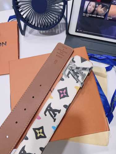 特 Louis Vuitton[正]经典原单品质，经典印花面配原版平纹皮，搭配原单精品扣，精工制作，细节看图，实物拍摄，高端奢华，宽度4.0Cm