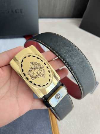 品名：Versace.范思哲原单腰带 皮带 型号：挂扣，经典人头纯钢材质扣头，头层牛皮，图片实物拍摄 材料：百分百头层牛皮，保证真皮。24K纯钢扣双面可用专柜同 - 点击图像关闭