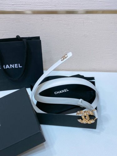 Chanel 24C 进口胎牛皮 软硬适中的小牛皮 Cc Logo黄铜搭扣 一年四季最不可缺少的搭配神器 穿裙子西装搭它简直不要太高级 2.0Cm精品 码数75