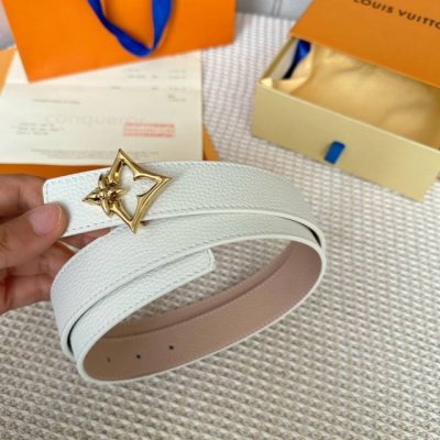 寬度：30Mm 最新女士雙面腰帶 寬度3Cm 進口原廠雙面荔枝紋logo皮 雙面不同顏色 搭配新四角花搭扣 雙面不同效果 雙面可用