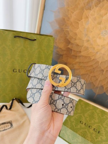特 Gucci.古驰 全套包装 Gg Supreme帆布腰带，采用环保工艺制作而成，饰以互扣式双 G 带扣。本款腰带适用低腰和高腰两种穿戴方式，时尚潮流款。皮带