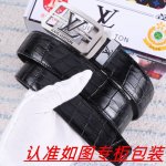 品名：Lv..路易.威登 腰带自动带 皮带 材料：百分百头层牛皮，保证真皮。24K纯钢扣双面可用专柜同等质量， 送人自用首选 包装： 请认准如图专柜包装，赠送打
