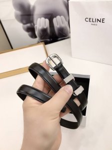 Celine瑟琳女士新款，光滑小牛皮腰带，金色可调节皮带扣，宽度1.8Cm。